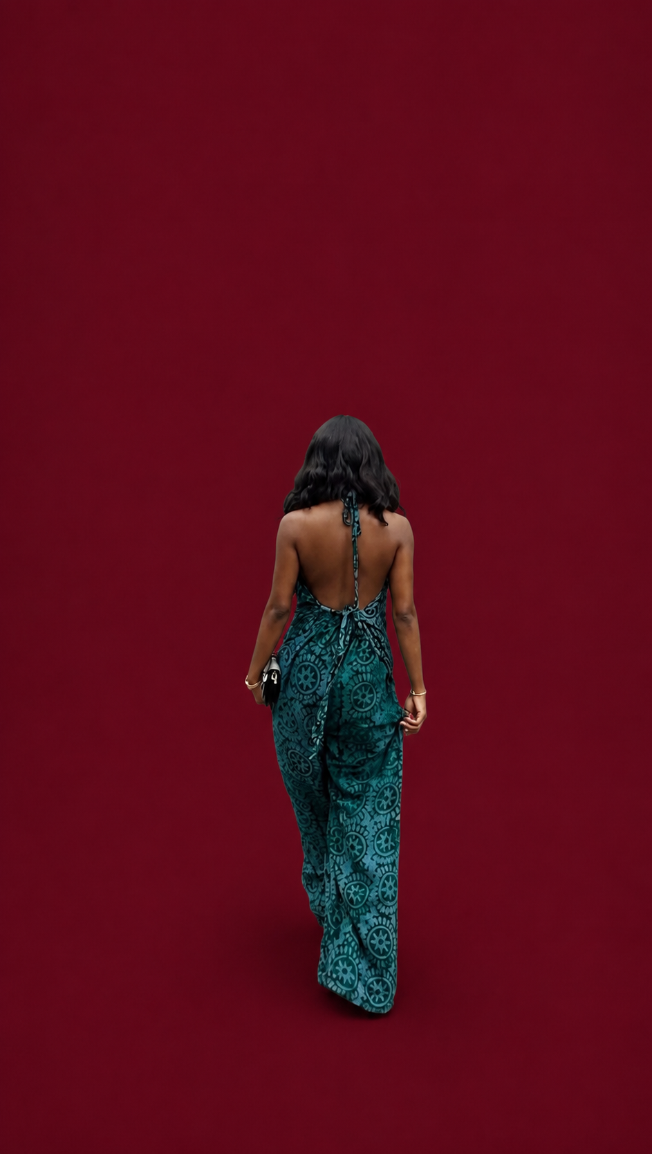 our model is wearing the Verde two piece Set in a burgundy background